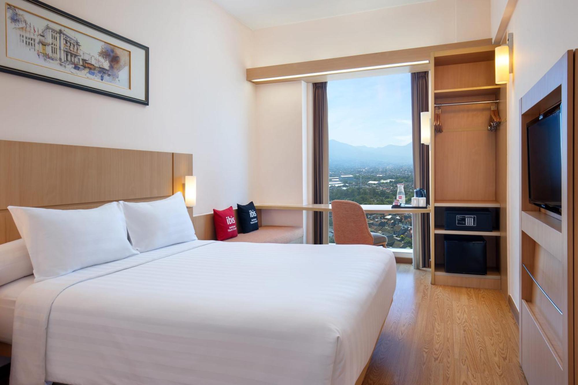 ไอบิส บันดุง ทรานส์ สตูดิโอ Hotel ภายนอก รูปภาพ